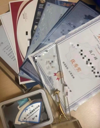 Mang cả laptop v&agrave;o bệnh viện, nam lập tr&igrave;nh vi&ecirc;n 32 tuổi đột tử, sau khi qua đời vẫn bị giao việc- Ảnh 2.