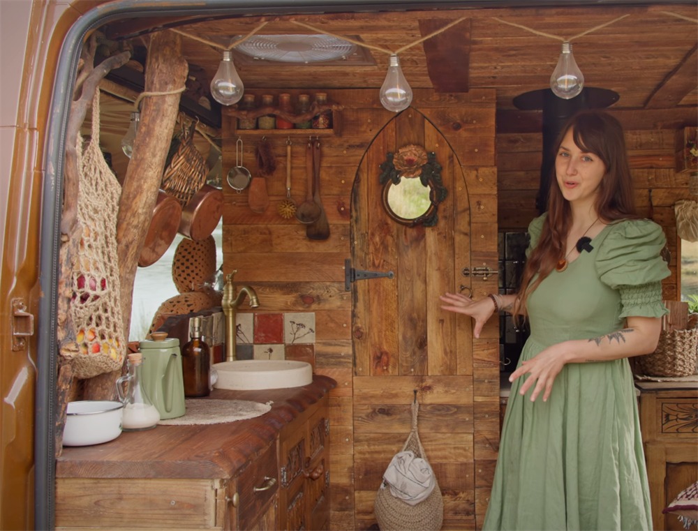 Căn nh&agrave; vỏn vẹn 4m&sup2; khiến triệu người ngỡ ng&agrave;ng- Ảnh 5.