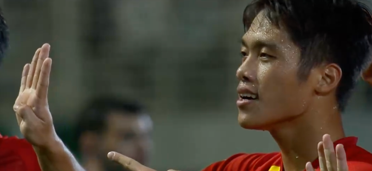 Quốc Việt g&acirc;y x&uacute;c động cực mạnh khi ghi b&agrave;n v&agrave;o lưới U23 H&agrave;n Quốc: Ăn mừng hướng về Hiểu Minh đang chấn thương- Ảnh 2.