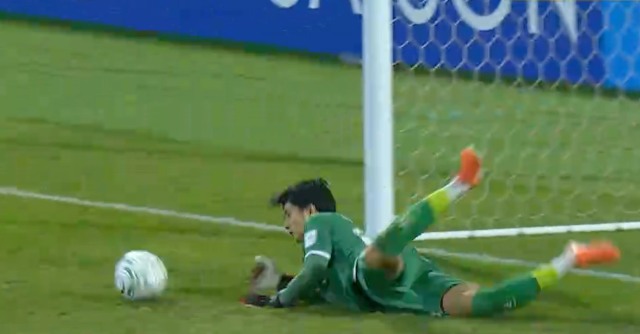 Visual sáng bừng của Cao Văn Bình: Thủ môn hoá Visual sáng bừng của Cao Văn Bình: Thủ môn hoá