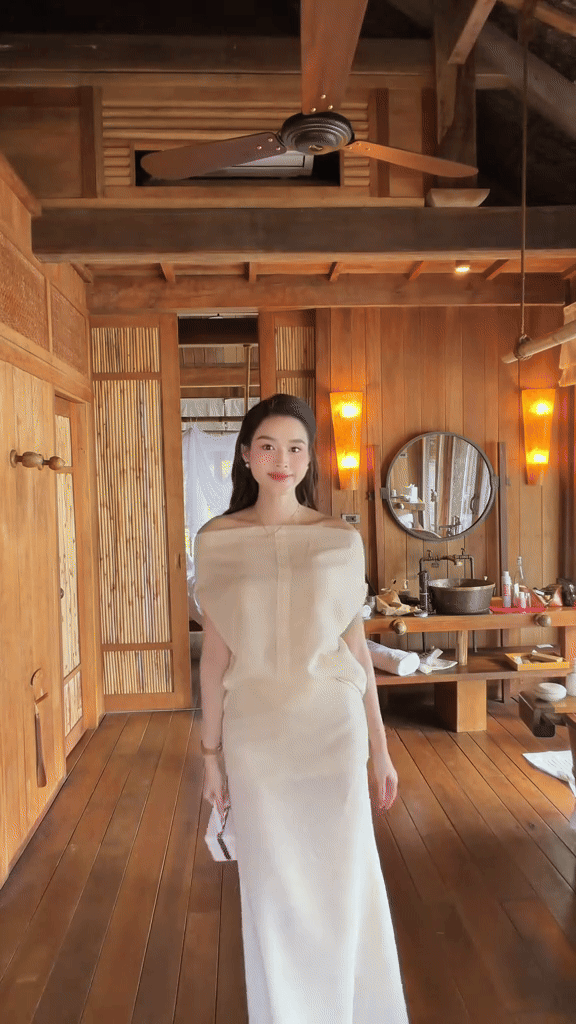 Hành động tinh tế của Đỗ Hà trong đám cưới Phương Nhi- Ảnh 2. Hành động tinh tế của Đỗ Hà trong đám cưới Phương Nhi- Ảnh 2.