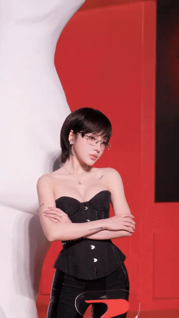 Cam thường c&oacute; thể d&igrave;m cả thế giới, ri&ecirc;ng mỹ nh&acirc;n Việt n&agrave;y phải chịu thua: Soi kiểu g&igrave; cũng kh&ocirc;ng ra g&oacute;c chết- Ảnh 2.