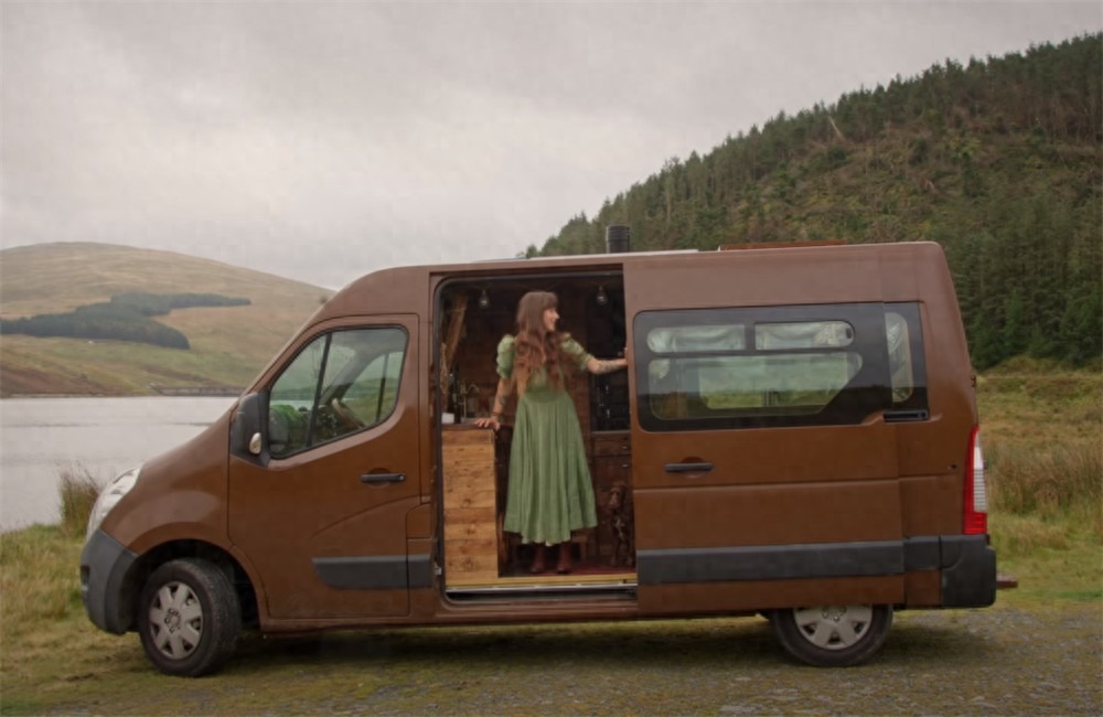 Căn nh&agrave; vỏn vẹn 4m&sup2; khiến triệu người ngỡ ng&agrave;ng- Ảnh 1.