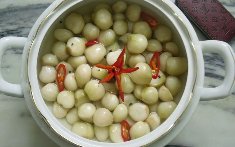 M&oacute;n người xưa coi l&agrave; &ldquo;giữ v&iacute;a&rdquo; cho m&acirc;m cơm Tết m&agrave; nhiều nh&agrave; nay đang xem nhẹ- Ảnh 1.