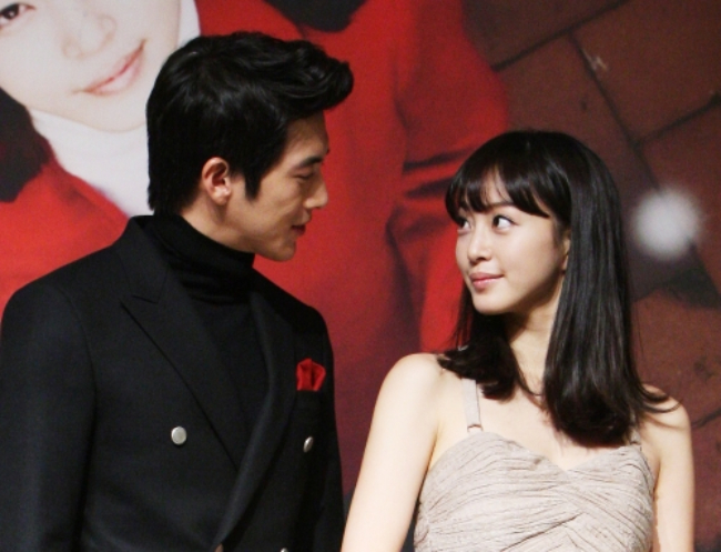 Lâu rồi mới thấy một cặp đôi đẹp tới mức chỉ nhìn nhau cũng làm người khác rung động, không yêu thì quá phí- Ảnh 5. Lâu rồi mới thấy một cặp đôi đẹp tới mức chỉ nhìn nhau cũng làm người khác rung động, không yêu thì quá phí- Ảnh 5.