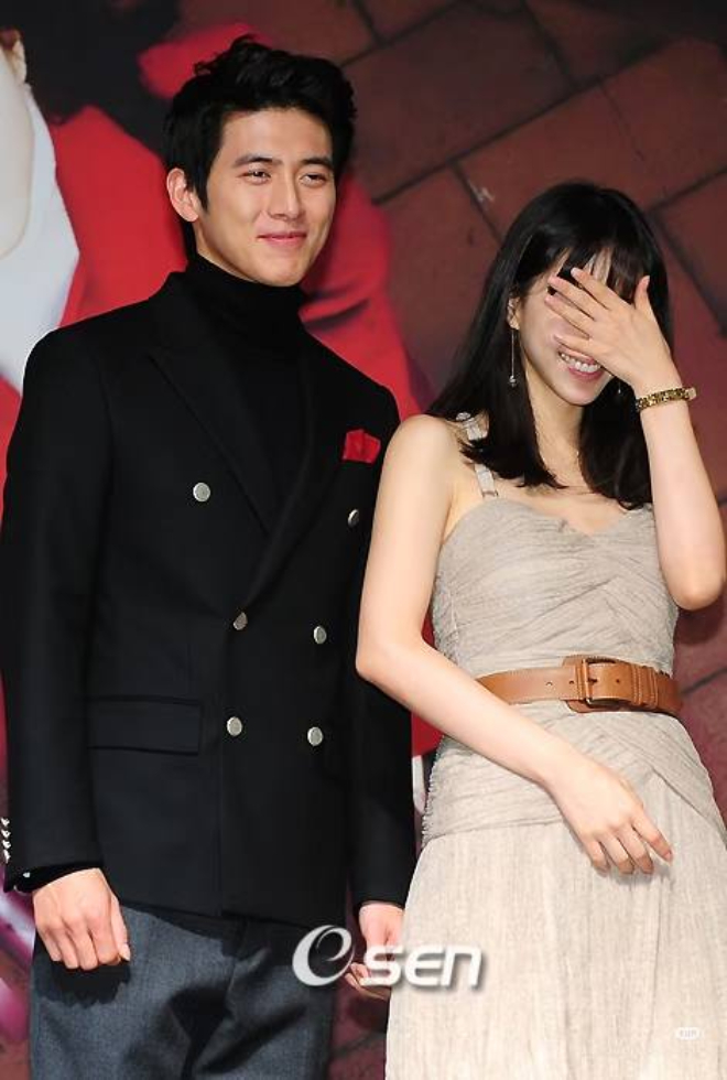 Lâu rồi mới thấy một cặp đôi đẹp tới mức chỉ nhìn nhau cũng làm người khác rung động, không yêu thì quá phí- Ảnh 7. Lâu rồi mới thấy một cặp đôi đẹp tới mức chỉ nhìn nhau cũng làm người khác rung động, không yêu thì quá phí- Ảnh 7.