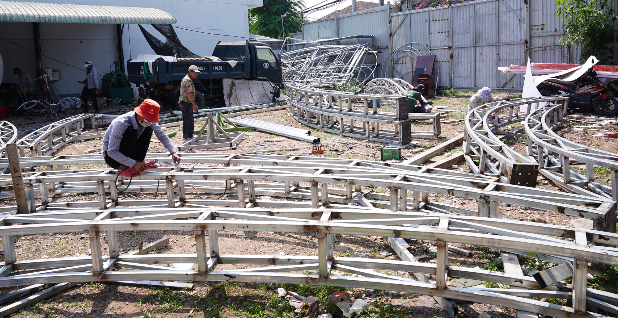 Lộ diện những linh vật ngựa đầu ti&ecirc;n của đường hoa Nguyễn Huệ Tết B&iacute;nh Ngọ 2026- Ảnh 3.