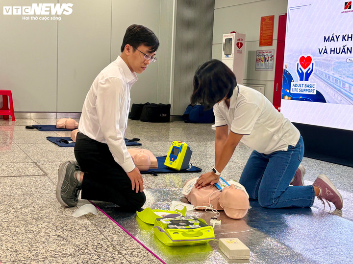 Lắp đặt m&aacute;y khử rung tim tự động tại tuyến Metro số 1 TP.HCM- Ảnh 2.