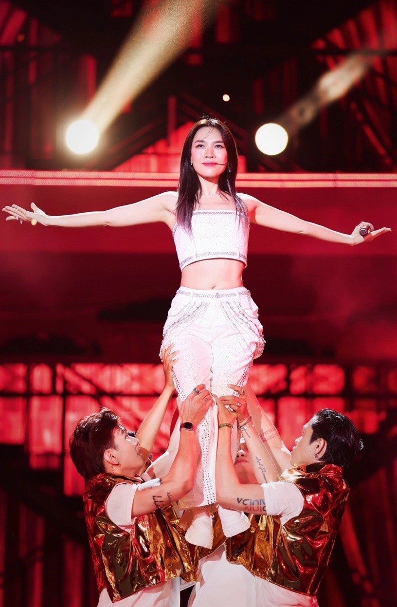 Nữ ca sĩ ở nh&agrave; trăm tỷ, Đ&agrave;m Vĩnh Hưng c&ocirc;ng khai thổ lộ t&igrave;nh cảm: 45 tuổi chưa chồng, ng&agrave;y c&agrave;ng xinh đẹp- Ảnh 2.