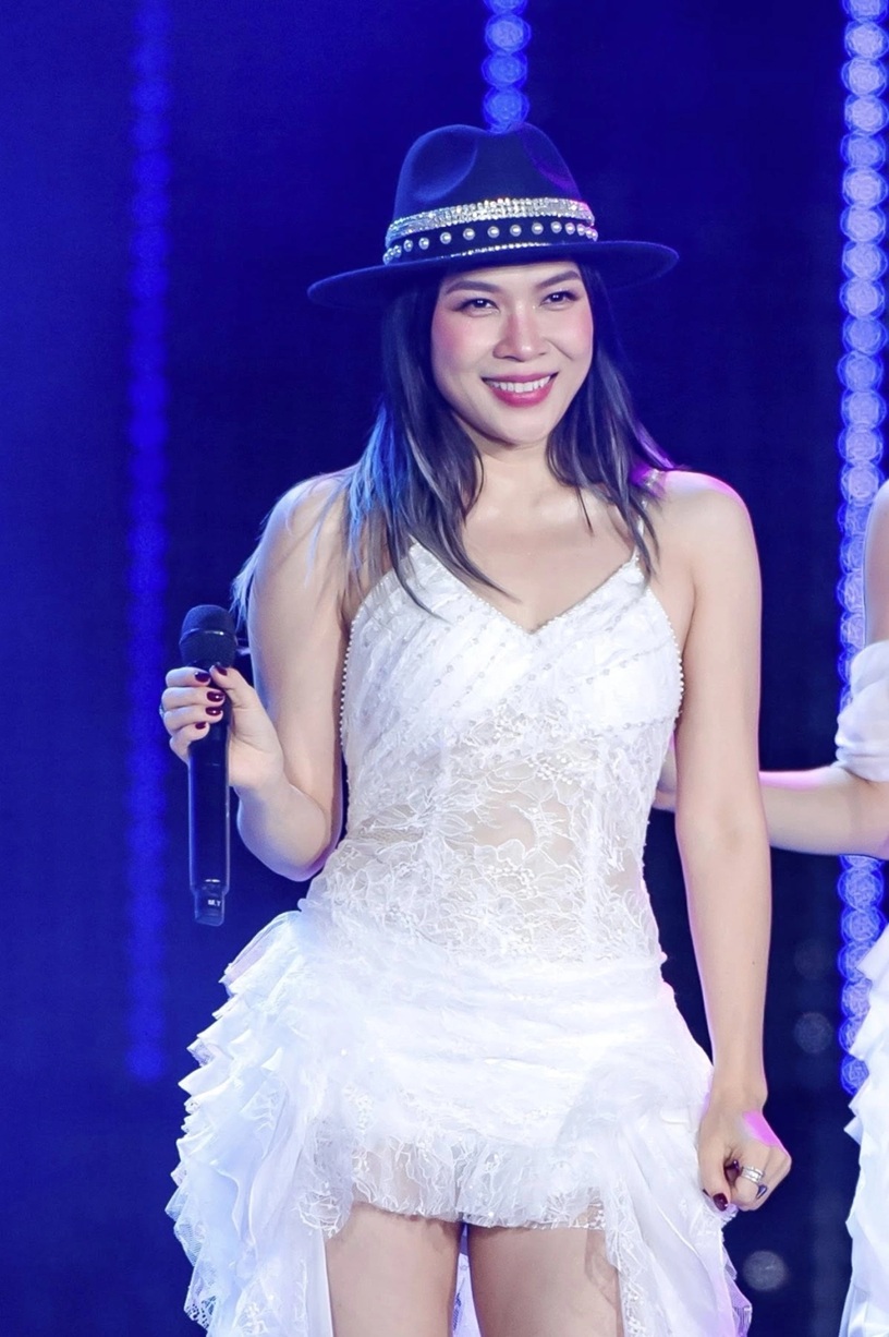 Nữ ca sĩ ở nh&agrave; trăm tỷ, Đ&agrave;m Vĩnh Hưng c&ocirc;ng khai thổ lộ t&igrave;nh cảm: 45 tuổi chưa chồng, ng&agrave;y c&agrave;ng xinh đẹp- Ảnh 1.