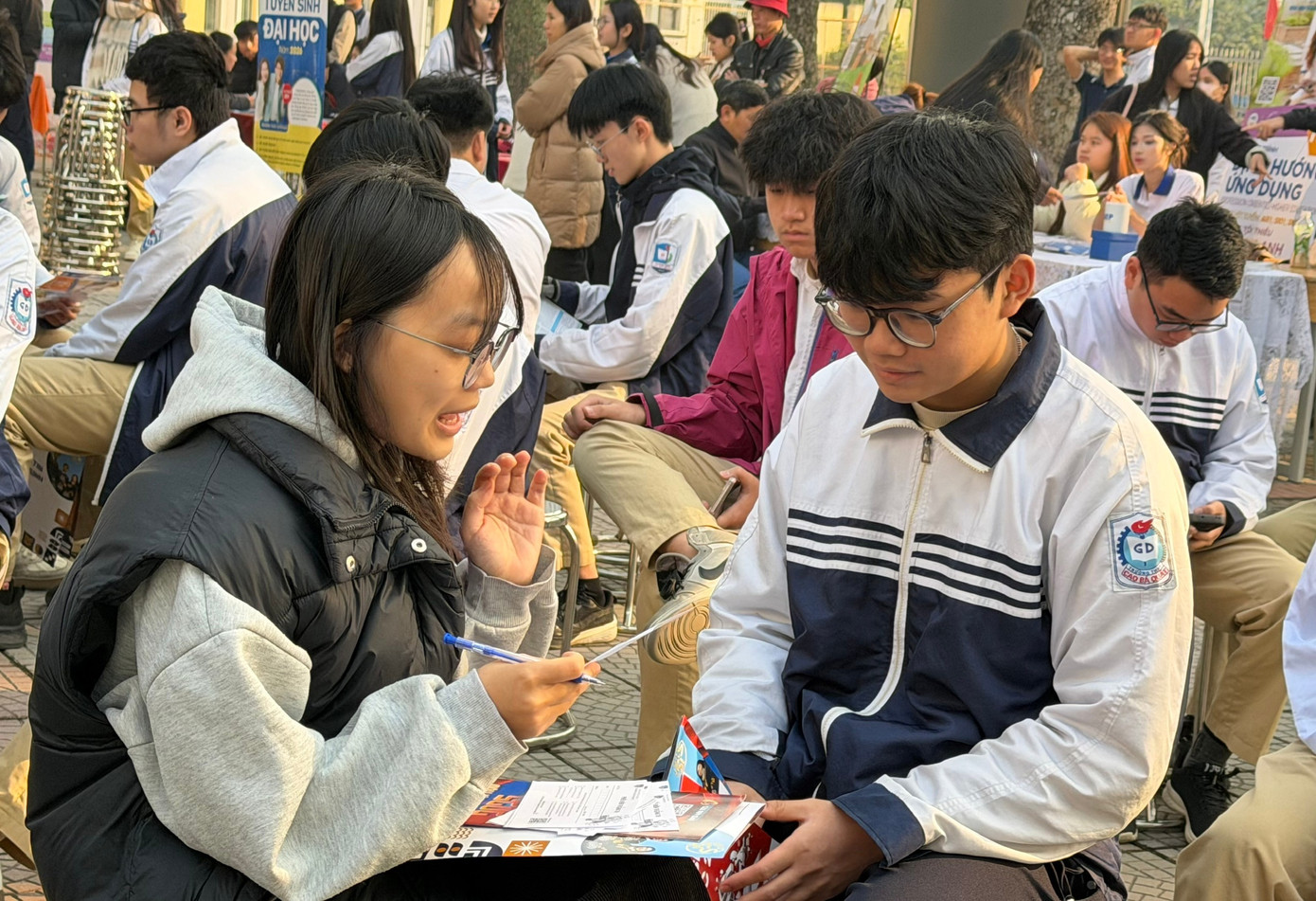 Bỏ học bạ, c&aacute;c kỳ thi đ&aacute;nh gi&aacute; năng lực "l&ecirc;n ng&ocirc;i", học sinh sẽ phải nỗ lực hơn?- Ảnh 1.