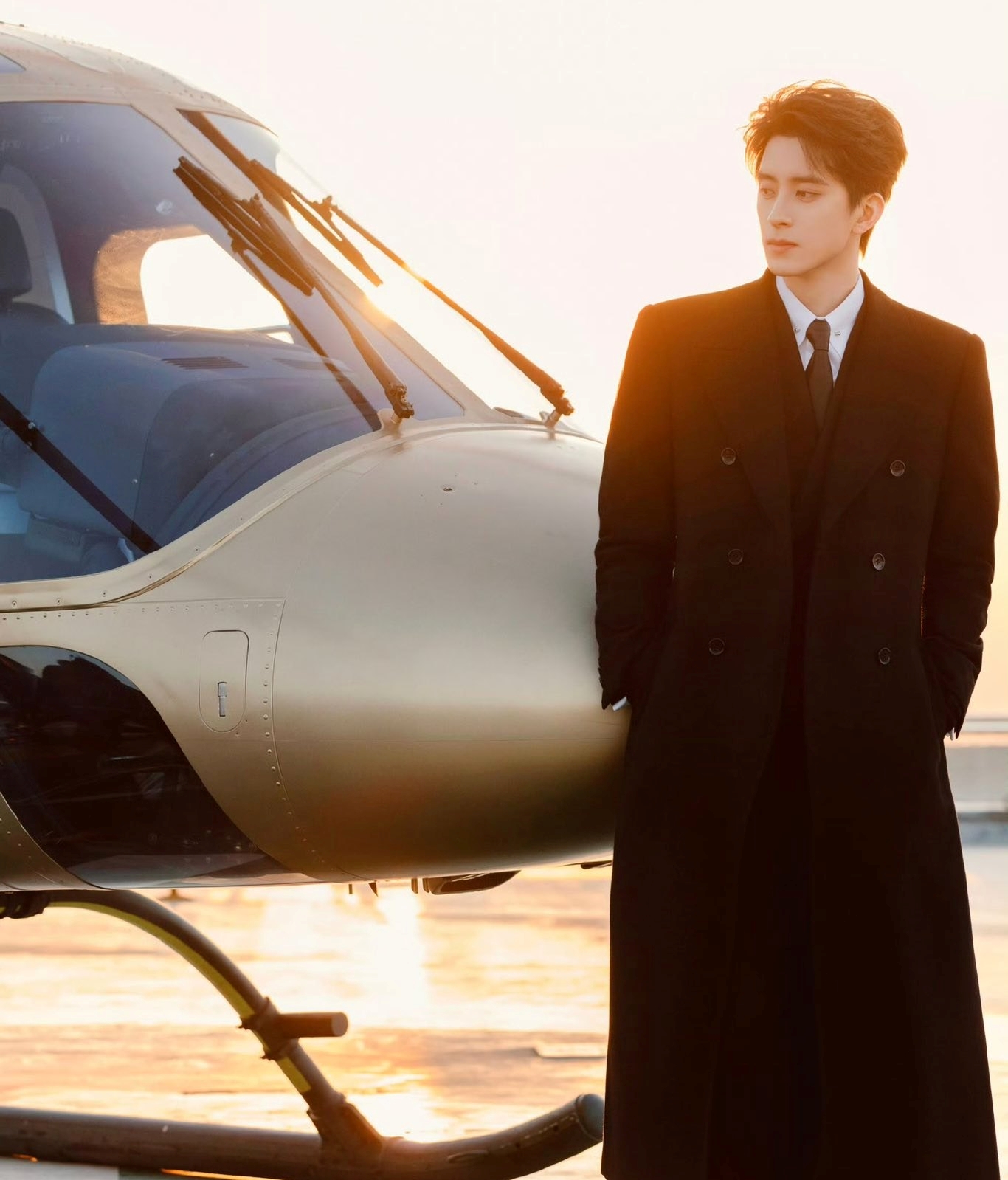 Tổng t&agrave;i ng&agrave;y đi l&agrave;m bằng trực thăng, tối l&aacute;i Bentley dạo phố: Visual tuyệt đối ng&ocirc;n t&igrave;nh kh&ocirc;ng b&uacute;t mực n&agrave;o tả nổi- Ảnh 2.