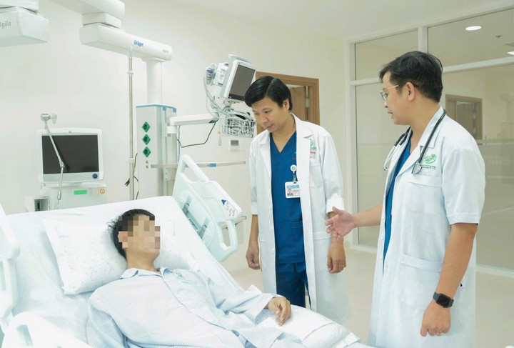 Người đ&agrave;n &ocirc;ng tho&aacute;t cửa tử sau nhiều lần ngưng tim- Ảnh 1.