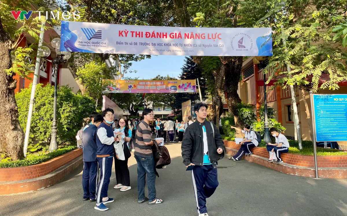 Th&iacute; sinh tham dự kỳ thi Đ&aacute;nh gi&aacute; Năng lực của Đại học Quốc gia TP Hồ Ch&iacute; Minh (Ảnh: Ho&agrave;ng Hường)