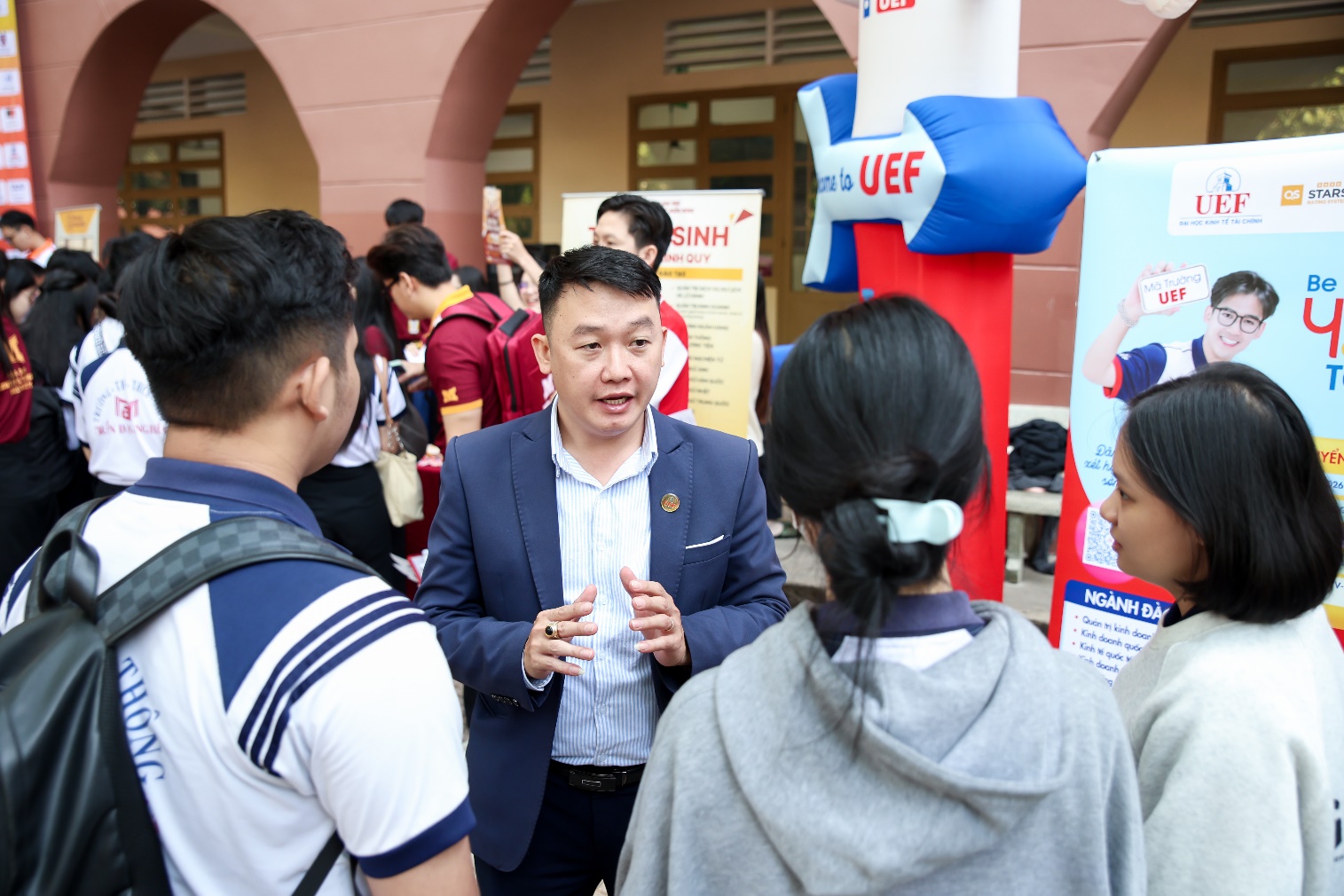 Chính sách xét học bổng sớm bằng kết quả học kỳ 1 lớp 12 thu hút học sinh Đồng Nai- Ảnh 1. Chính sách xét học bổng sớm bằng kết quả học kỳ 1 lớp 12 thu hút học sinh Đồng Nai- Ảnh 1.