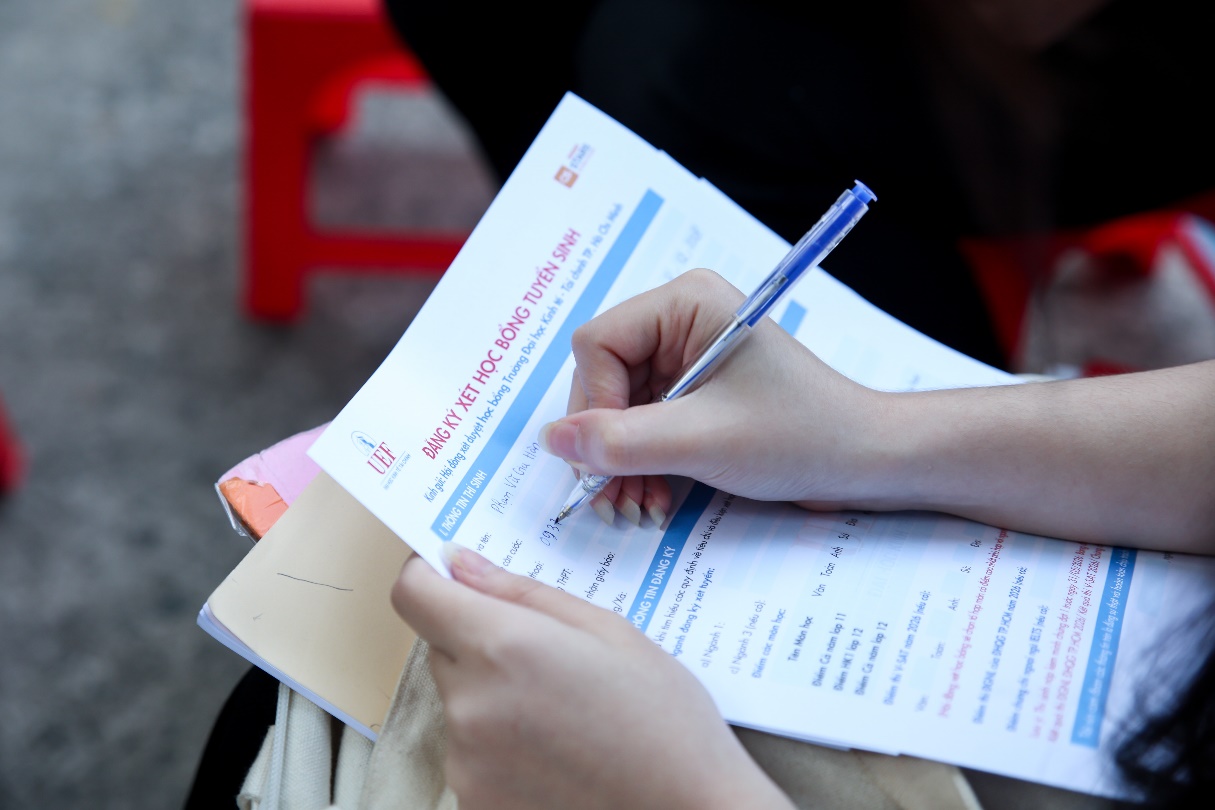 Chính sách xét học bổng sớm bằng kết quả học kỳ 1 lớp 12 thu hút học sinh Đồng Nai- Ảnh 3. Chính sách xét học bổng sớm bằng kết quả học kỳ 1 lớp 12 thu hút học sinh Đồng Nai- Ảnh 3.