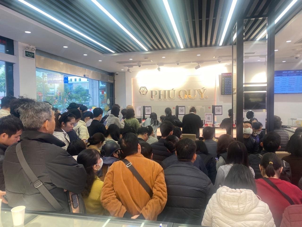 Ch&ecirc; bạc 30 triệu đồng/kg để xếp h&agrave;ng mua v&agrave;ng - nay gi&aacute; vượt 100 triệu, t&ocirc;i quay lại trong tiếc nuối- Ảnh 1.