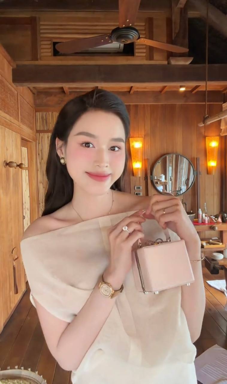 Hành động tinh tế của Đỗ Hà trong đám cưới Phương Nhi- Ảnh 4. Hành động tinh tế của Đỗ Hà trong đám cưới Phương Nhi- Ảnh 4.