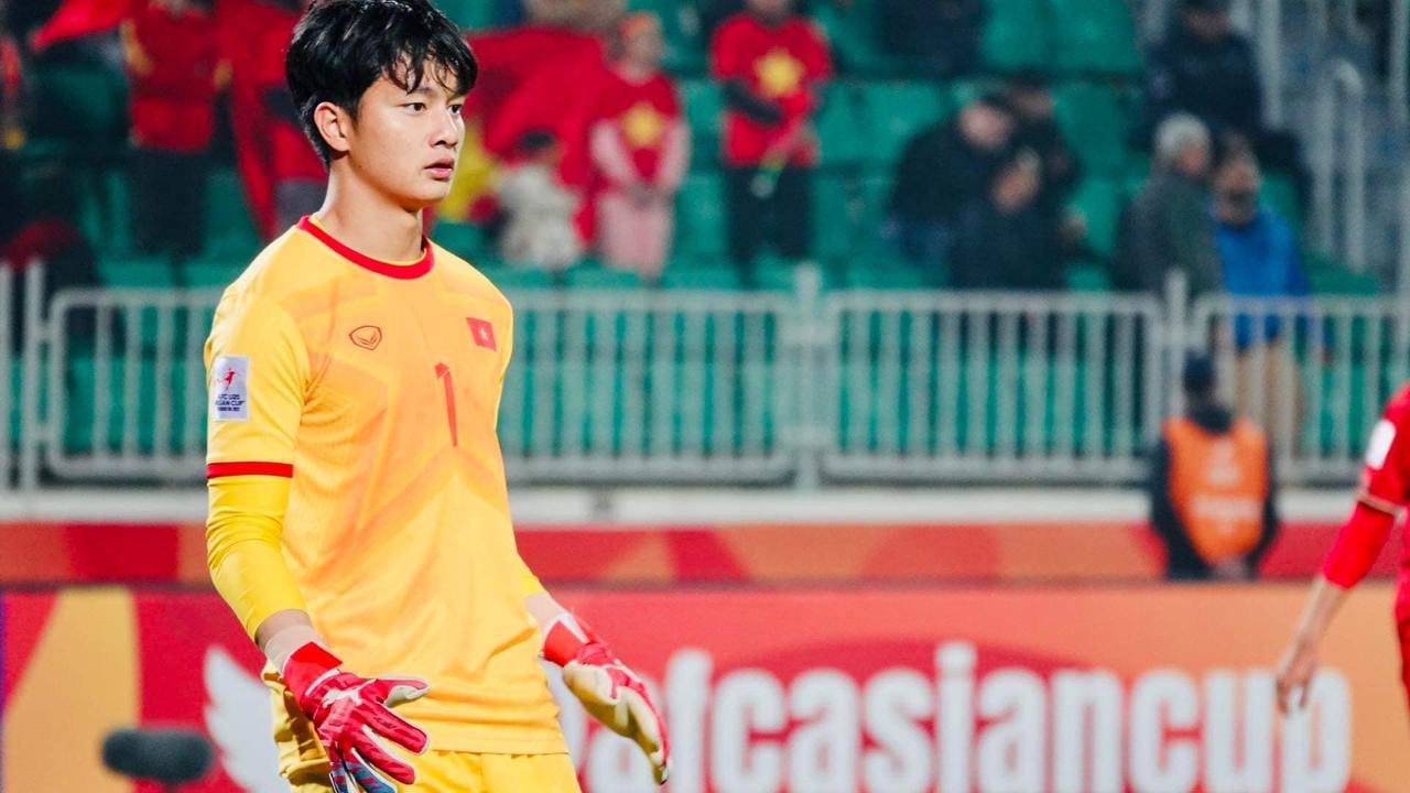 Ch&acirc;n dung thủ m&ocirc;n Cao Văn B&igrave;nh&nbsp;- người gi&uacute;p U23 Việt Nam thắng H&agrave;n Quốc theo kịch bản nghẹt thở- Ảnh 2.