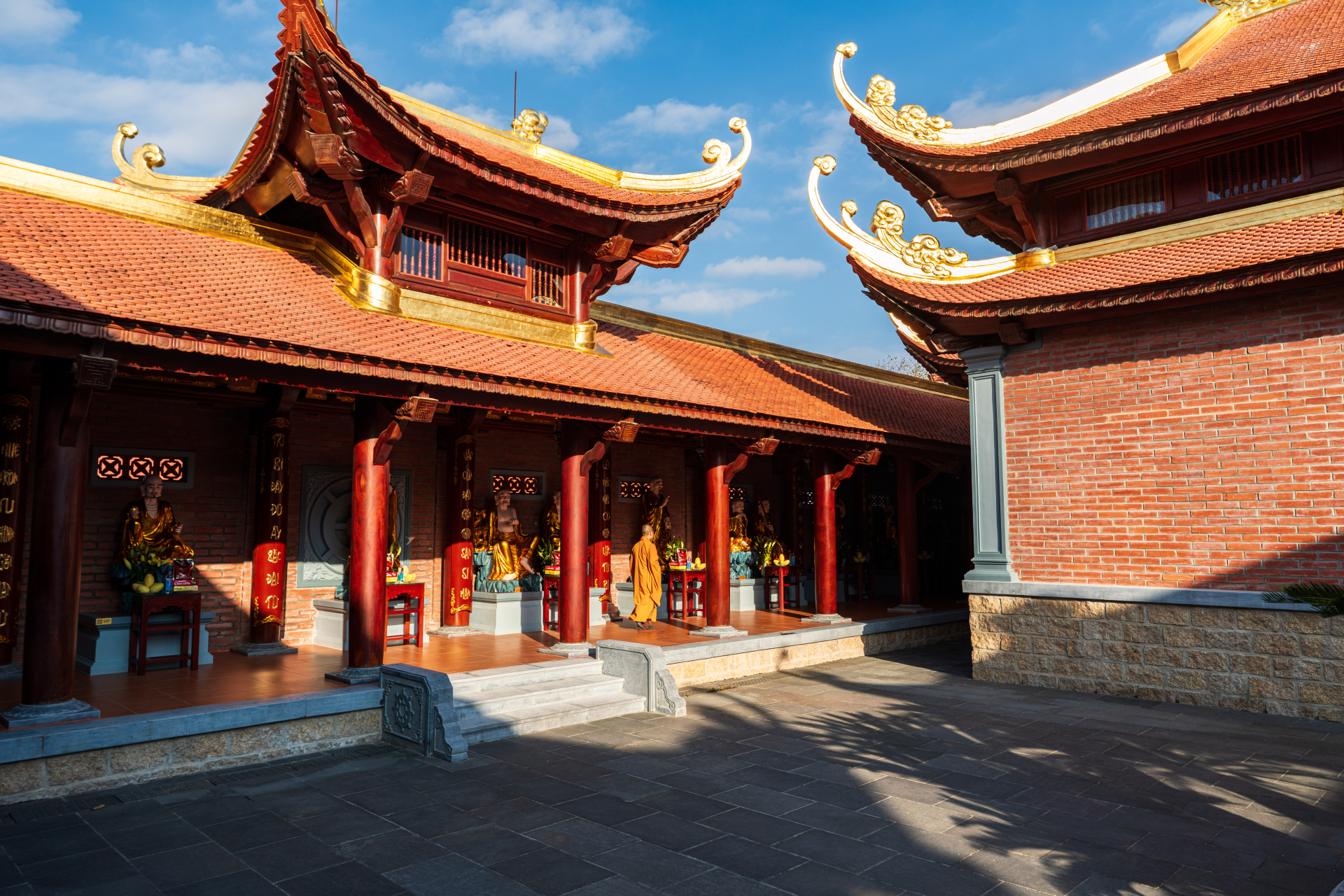 Việt Nam c&oacute; ti&ecirc;n cảnh: Ng&ocirc;i ch&ugrave;a rộng 1.000 ha tr&ecirc;n n&uacute;i Ch&iacute;n Kh&uacute;c - nơi con trai tỷ ph&uacute; Phạm Nhật Vượng l&agrave;m lễ Hằng thuận- Ảnh 11.