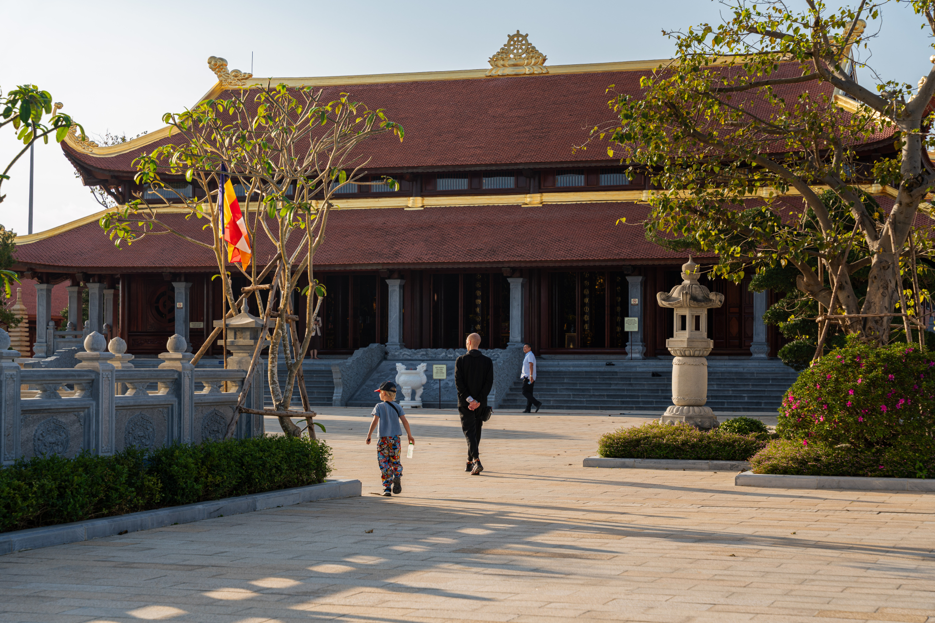 Việt Nam c&oacute; ti&ecirc;n cảnh: Ng&ocirc;i ch&ugrave;a rộng 1.000 ha tr&ecirc;n n&uacute;i Ch&iacute;n Kh&uacute;c - nơi con trai tỷ ph&uacute; Phạm Nhật Vượng l&agrave;m lễ Hằng thuận- Ảnh 10.