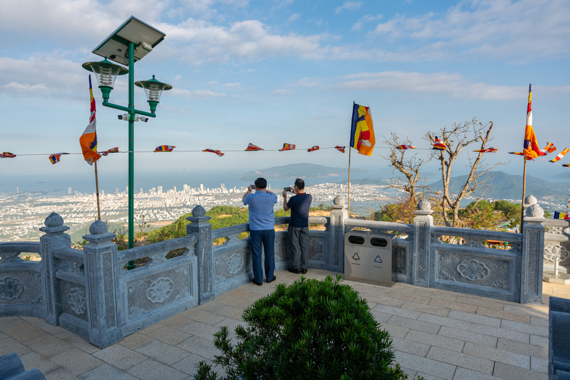 Việt Nam c&oacute; ti&ecirc;n cảnh: Ng&ocirc;i ch&ugrave;a rộng 1.000 ha tr&ecirc;n n&uacute;i Ch&iacute;n Kh&uacute;c - nơi con trai tỷ ph&uacute; Phạm Nhật Vượng l&agrave;m lễ Hằng thuận- Ảnh 7.