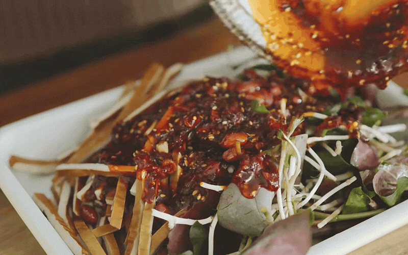 M&oacute;n ăn "ngang ngược" được l&agrave;m từ "thứ rau của quỷ" khiến kẻ kh&oacute;c người cười- Ảnh 10.