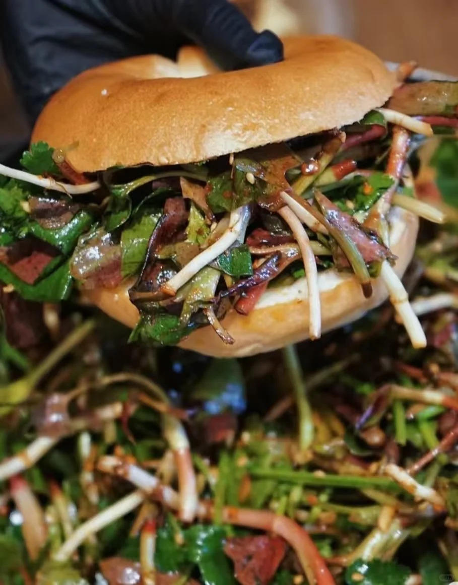 M&oacute;n ăn "ngang ngược" được l&agrave;m từ "thứ rau của quỷ" khiến kẻ kh&oacute;c người cười- Ảnh 2.