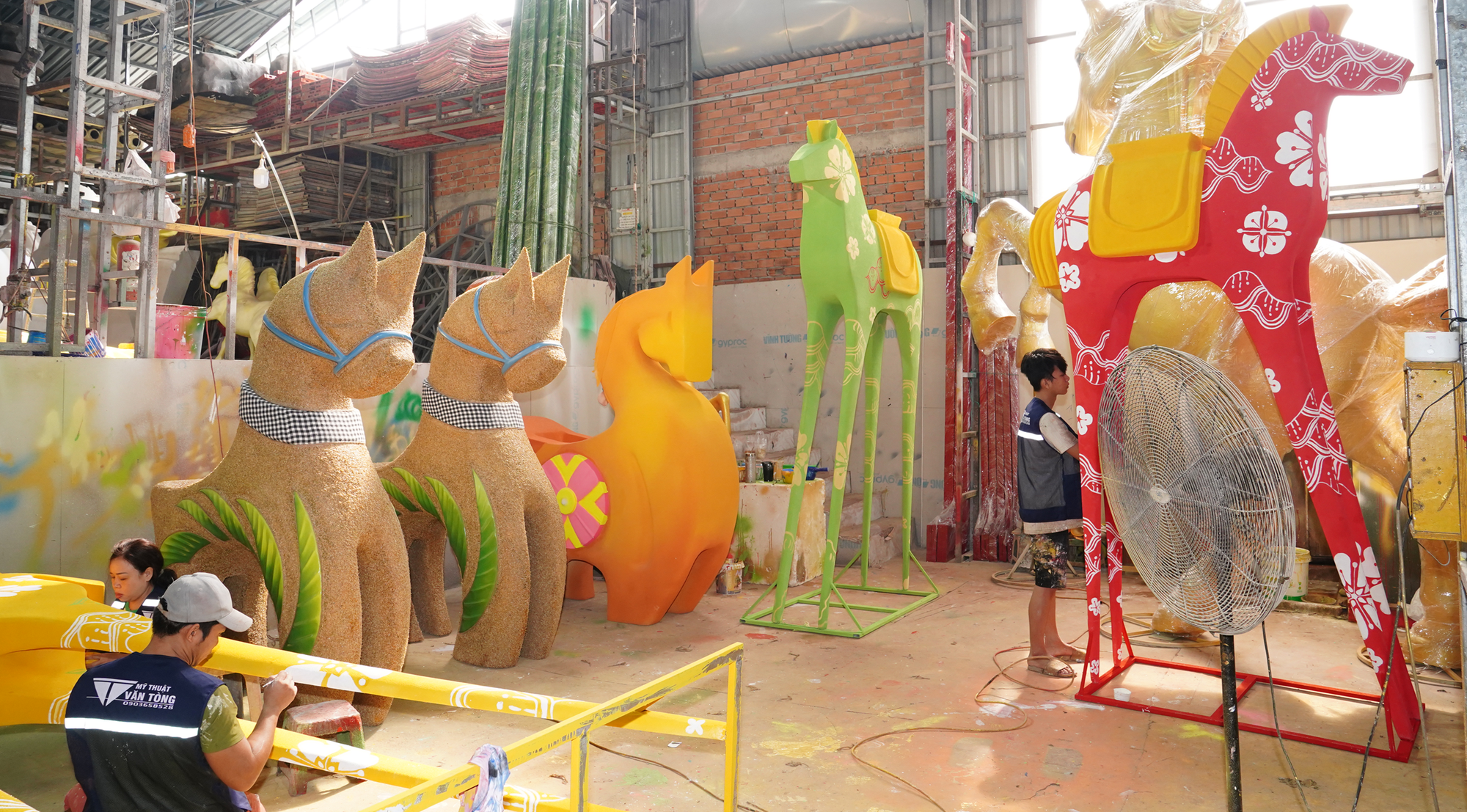 Lộ diện những linh vật ngựa đầu ti&ecirc;n của đường hoa Nguyễn Huệ Tết B&iacute;nh Ngọ 2026- Ảnh 2.