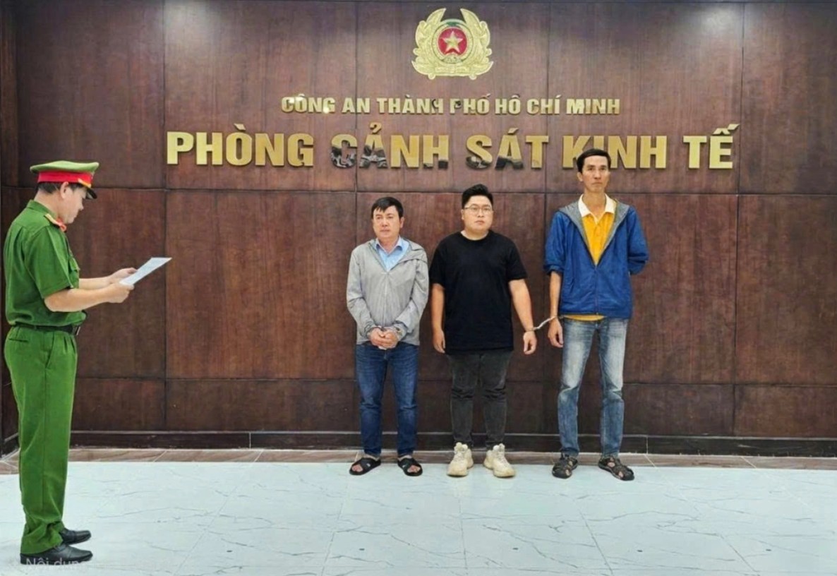 Nhân viên Trung tâm hỏa táng Bình Hưng Hòa nâng giá hũ cốt để trục lợi từ người đã khuất, chiếm đoạt 600 triệu đồng- Ảnh 1. Nhân viên Trung tâm hỏa táng Bình Hưng Hòa nâng giá hũ cốt để trục lợi từ người đã khuất, chiếm đoạt 600 triệu đồng- Ảnh 1.