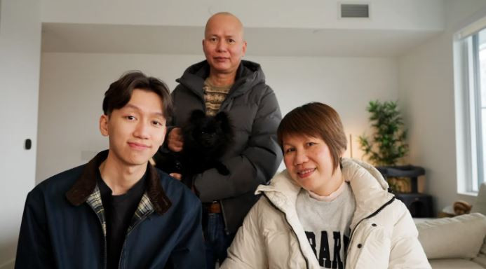 Bỏ đại học, ở nhờ trên ghế sofa, chàng trai 25 tuổi kiếm hơn 1 triệu USD/năm, giúp bố mẹ nghỉ hưu sớm- Ảnh 2. Bỏ đại học, ở nhờ trên ghế sofa, chàng trai 25 tuổi kiếm hơn 1 triệu USD/năm, giúp bố mẹ nghỉ hưu sớm- Ảnh 2.