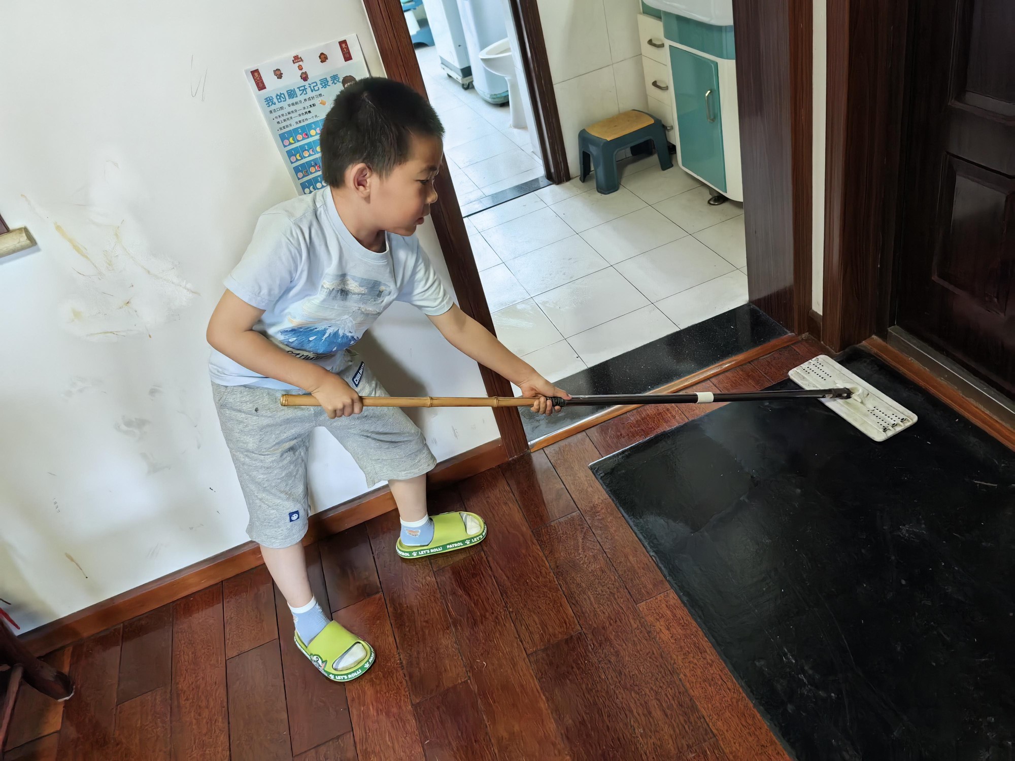 Nghi&ecirc;n cứu suốt 20 năm: Đứa trẻ biết l&agrave;m việc nh&agrave; từ sớm thường c&oacute; tương lai t&agrave;i ch&iacute;nh vững v&agrave;ng nhất!- Ảnh 1.