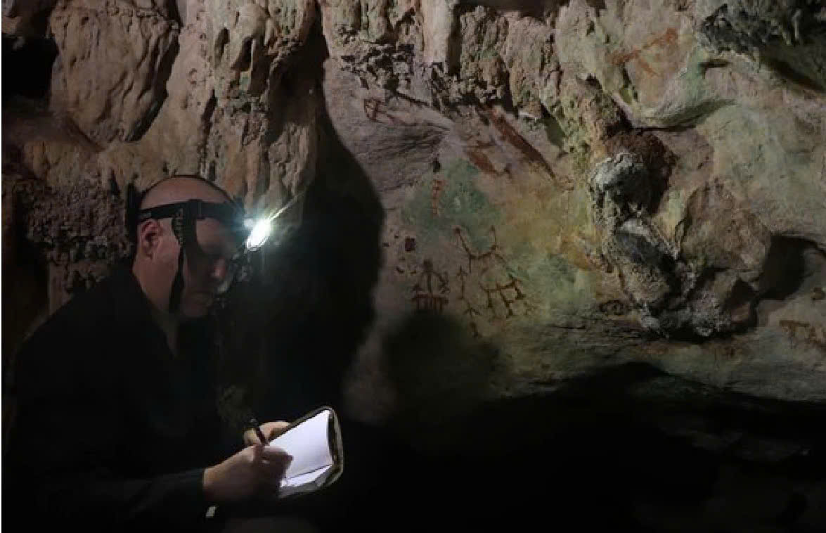 Phát hiện rúng động: Hình in bàn tay bí ẩn gần 68.000 năm tuổi trong hang động- Ảnh 2. Phát hiện rúng động: Hình in bàn tay bí ẩn gần 68.000 năm tuổi trong hang động- Ảnh 2.