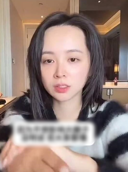 “Mỹ nhân phim giờ vàng” dọn đồ khỏi biệt thự, ký giấy từ bỏ tài sản chung để ly hôn chồng đại gia tù tội