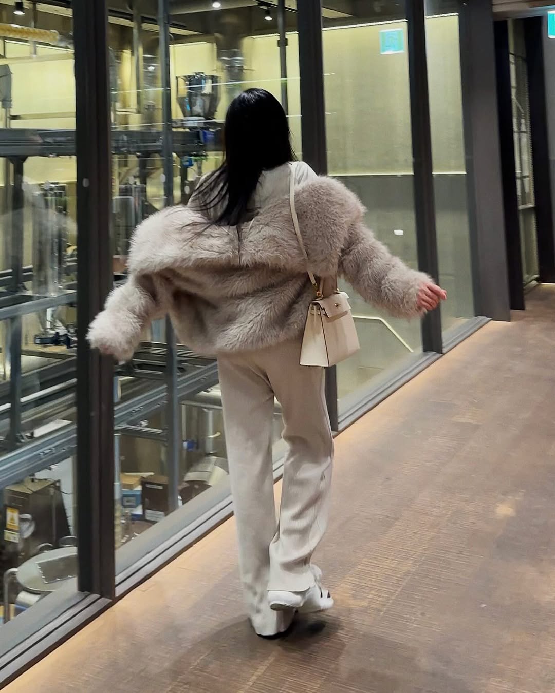 Cô gái “thay đầu” thành công nhất Việt Nam: Nhan sắc khiến hoa cũng phải ghen, style đẹp không có điểm chê- Ảnh 7. Cô gái “thay đầu” thành công nhất Việt Nam: Nhan sắc khiến hoa cũng phải ghen, style đẹp không có điểm chê- Ảnh 7.