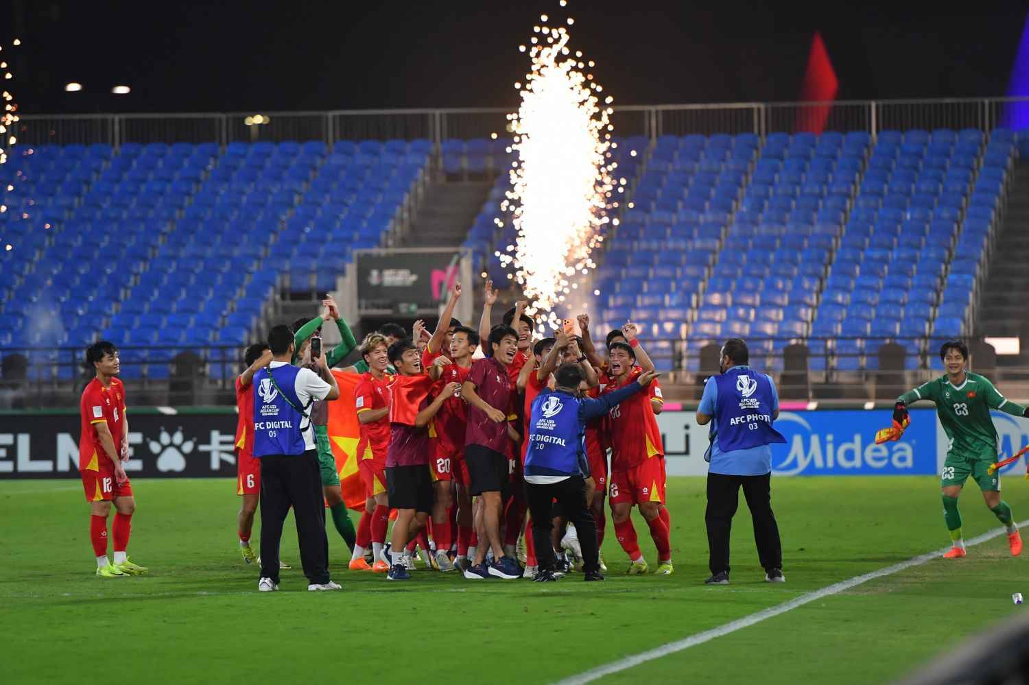 U23 Việt Nam được thưởng lớn- Ảnh 1. U23 Việt Nam được thưởng lớn- Ảnh 1.