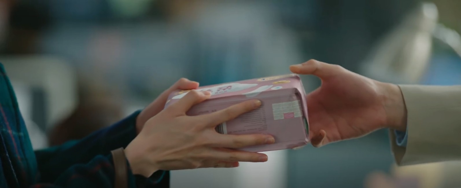 Phim Trung Quốc hạ thấp phụ nữ v&igrave; 1 chiếc băng vệ sinh, xem m&agrave; tức bể phổi- Ảnh 3.