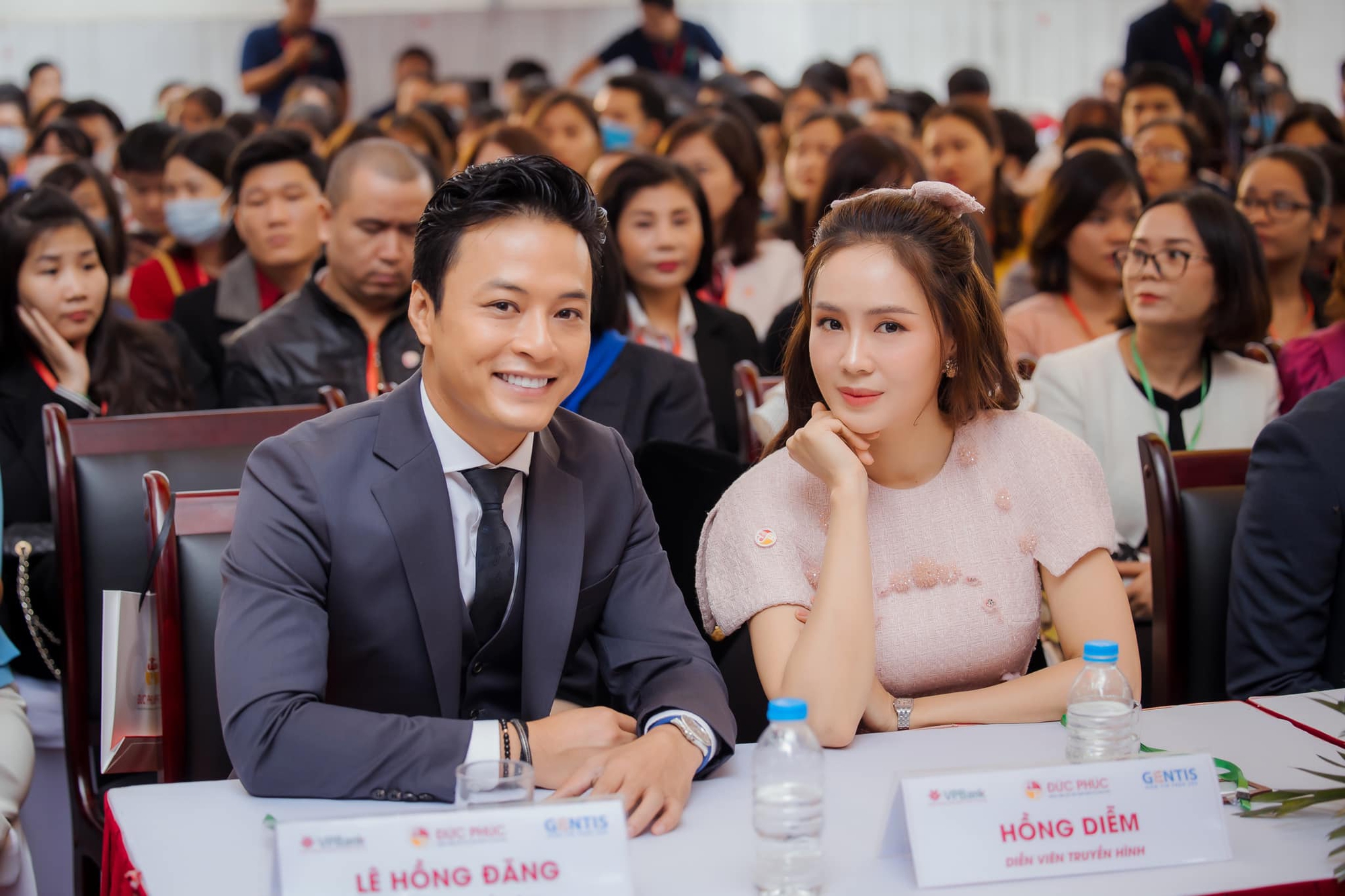 Cặp đ&ocirc;i đẹp nhất Việt Nam t&aacute;i hợp khiến MXH sốc visual: Nhan sắc tr&ecirc;n cả cực phẩm, 15 năm kh&ocirc;ng c&oacute; đối thủ- Ảnh 7.