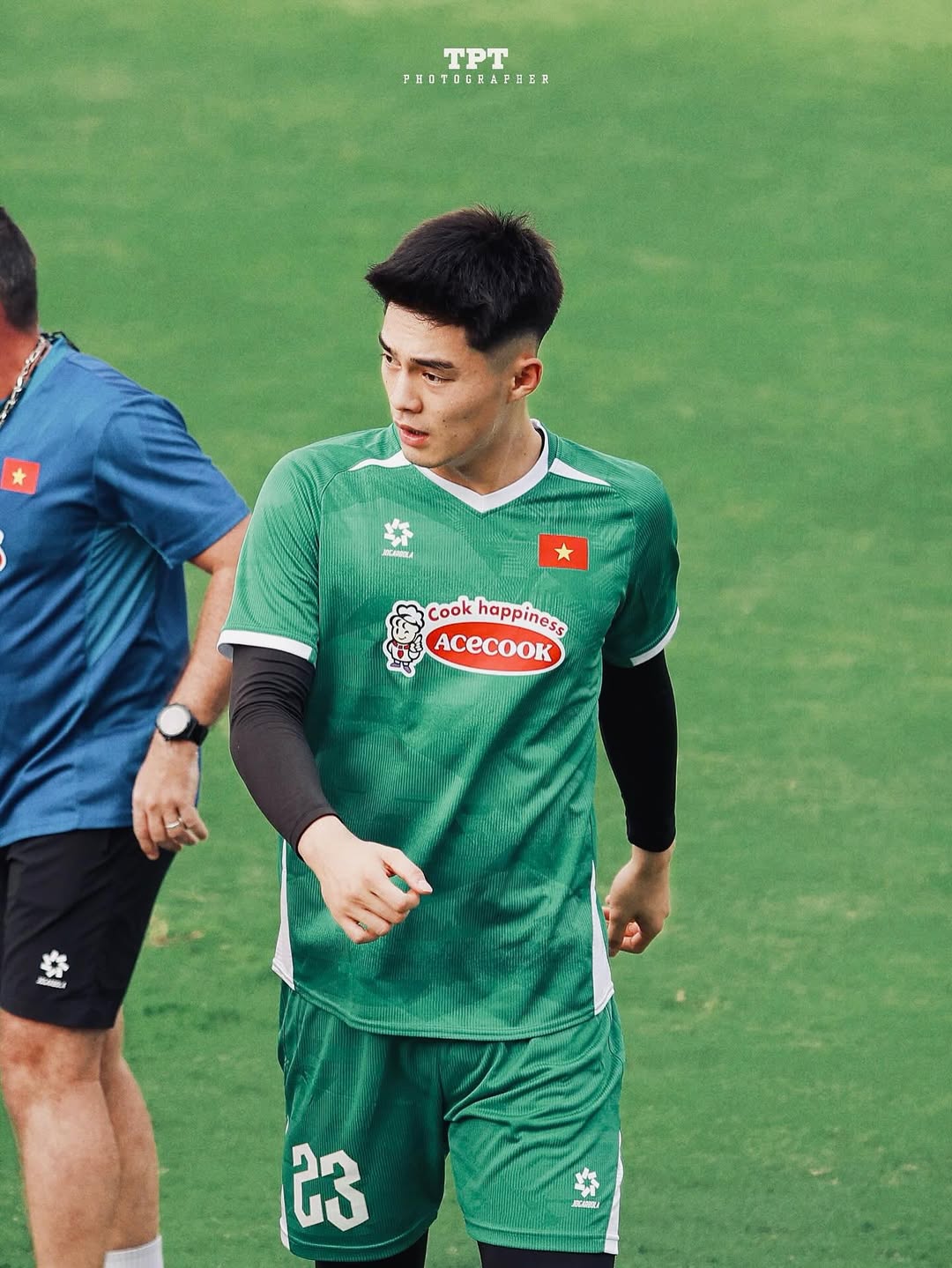 Đọ visual 2 thủ môn hotboy U23 Việt Nam Cao Văn Bình - Trần Trung Kiên: Bùi Tiến Dũng cũng phải khen nức nở- Ảnh 3. Đọ visual 2 thủ môn hotboy U23 Việt Nam Cao Văn Bình - Trần Trung Kiên: Bùi Tiến Dũng cũng phải khen nức nở- Ảnh 3.