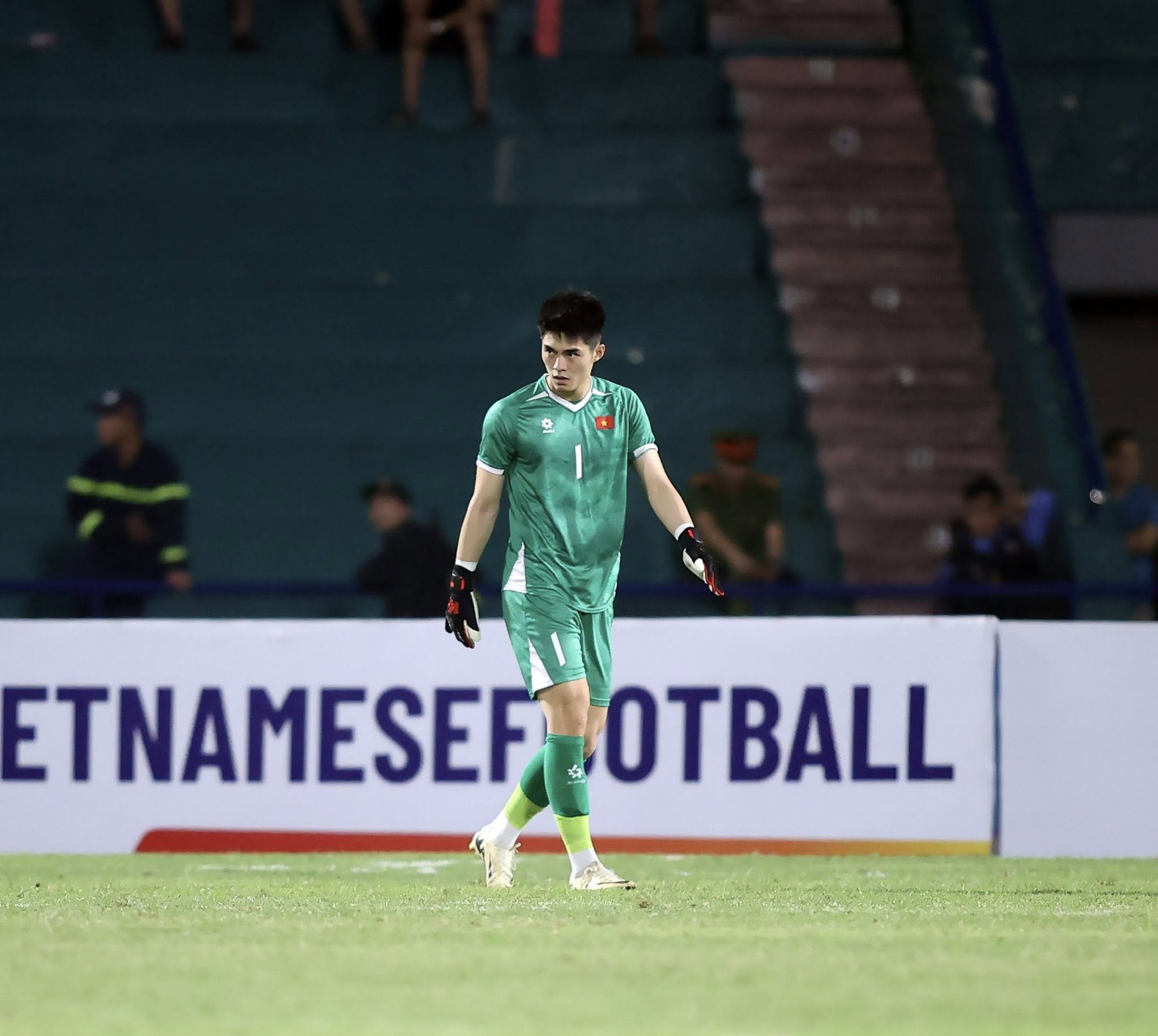 Đọ visual 2 thủ môn hotboy U23 Việt Nam Cao Văn Bình - Trần Trung Kiên: Bùi Tiến Dũng cũng phải khen nức nở- Ảnh 2. Đọ visual 2 thủ môn hotboy U23 Việt Nam Cao Văn Bình - Trần Trung Kiên: Bùi Tiến Dũng cũng phải khen nức nở- Ảnh 2.