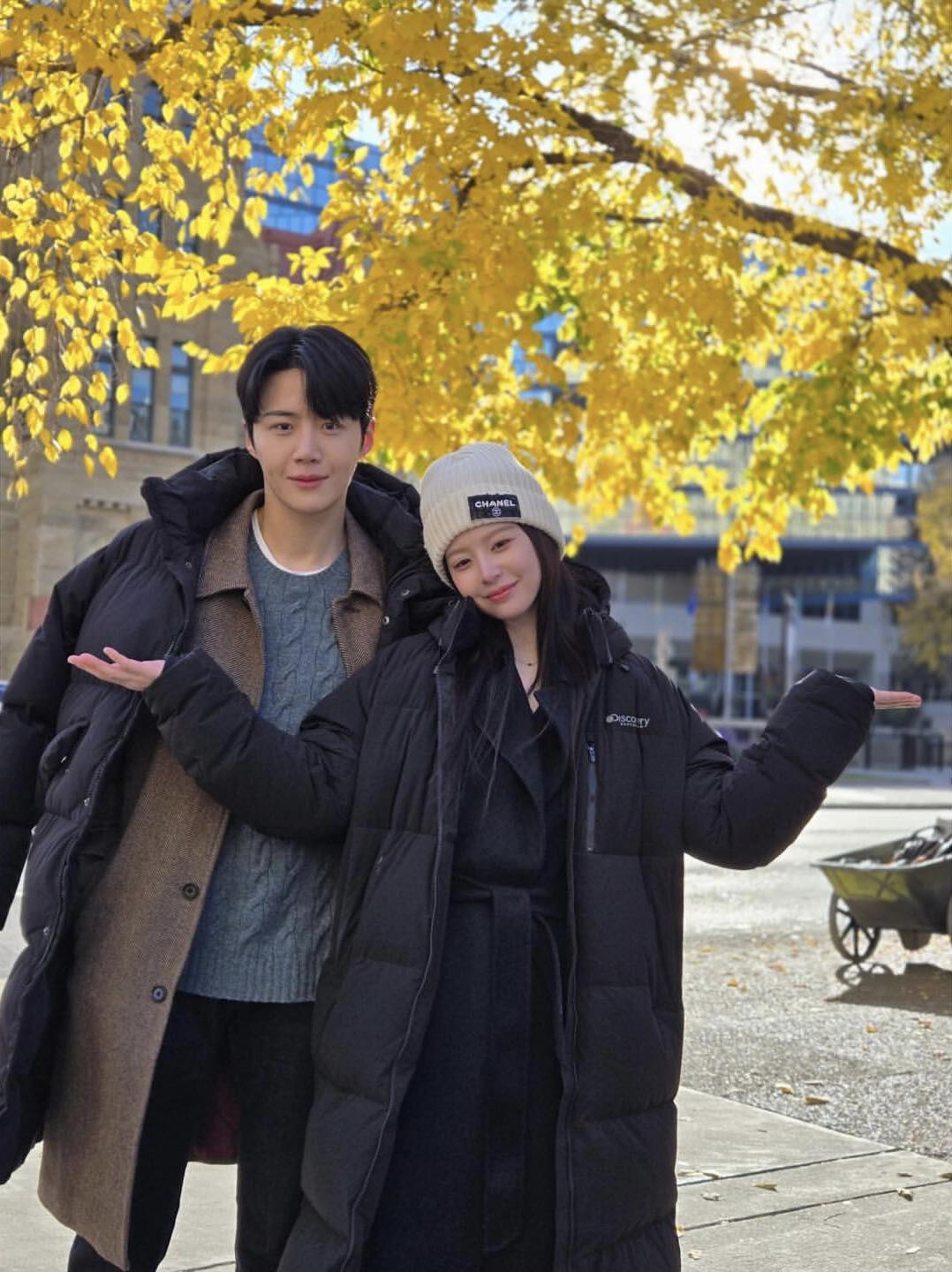 Thỏi son b&igrave;nh d&acirc;n h&igrave;nh tr&aacute;i tim của Go Yoon Jung khiến Kim Seon Ho &ldquo;đổ đứ đừ&rdquo;- Ảnh 7.