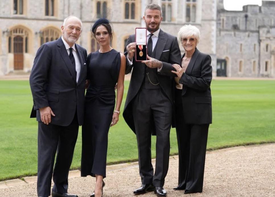 Brooklyn đi v&agrave;o 