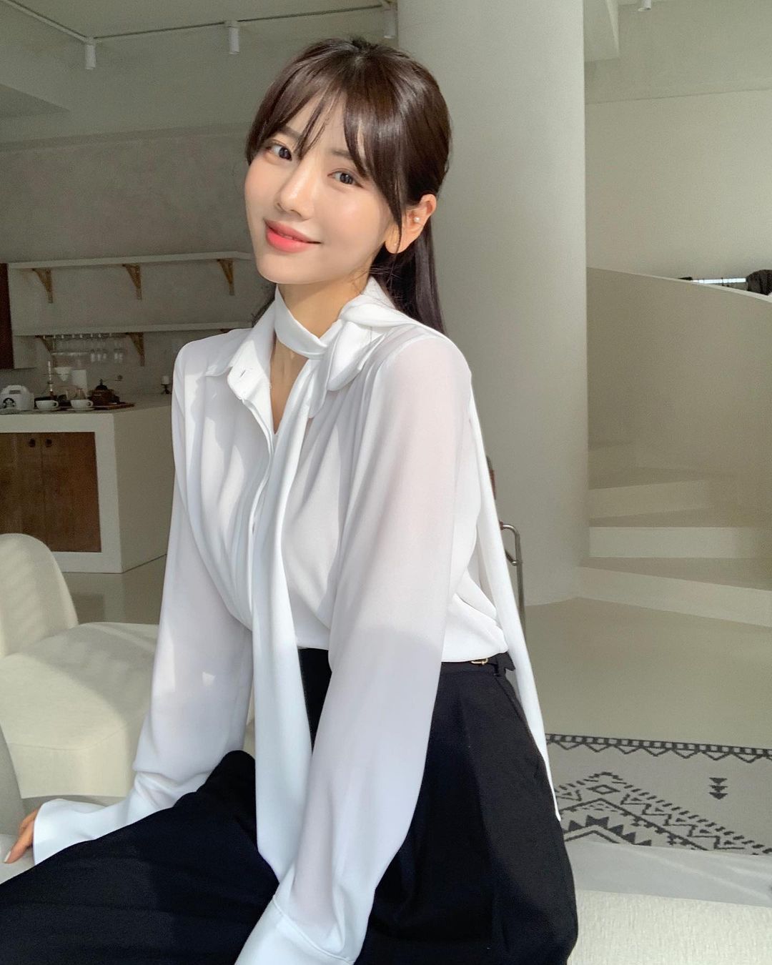 Bị hỏi kh&oacute; "Khi n&agrave;o 1 + 1 = 1?", nữ sinh đ&aacute;p 1 c&acirc;u khiến HR gật đầu, nhận việc ngay lập tức!- Ảnh 1.