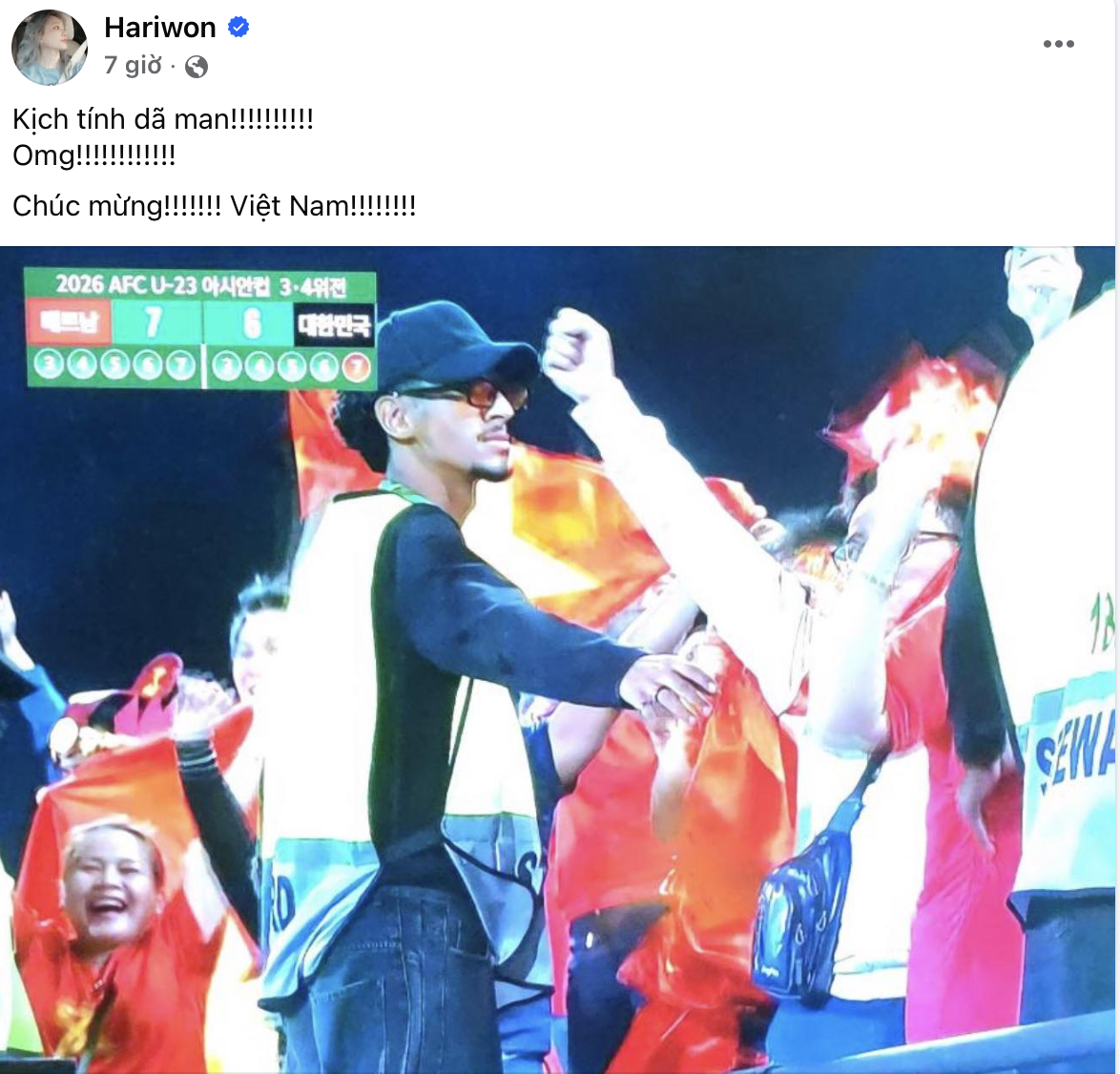 Trấn Thành xin lỗi Hari Won, Hoà Minzy đi "bão" tưng bừng và loạt sao Việt ăn mừng chiến thắng U23 Việt Nam- Ảnh 2. Trấn Thành xin lỗi Hari Won, Hoà Minzy đi "bão" tưng bừng và loạt sao Việt ăn mừng chiến thắng U23 Việt Nam- Ảnh 2.