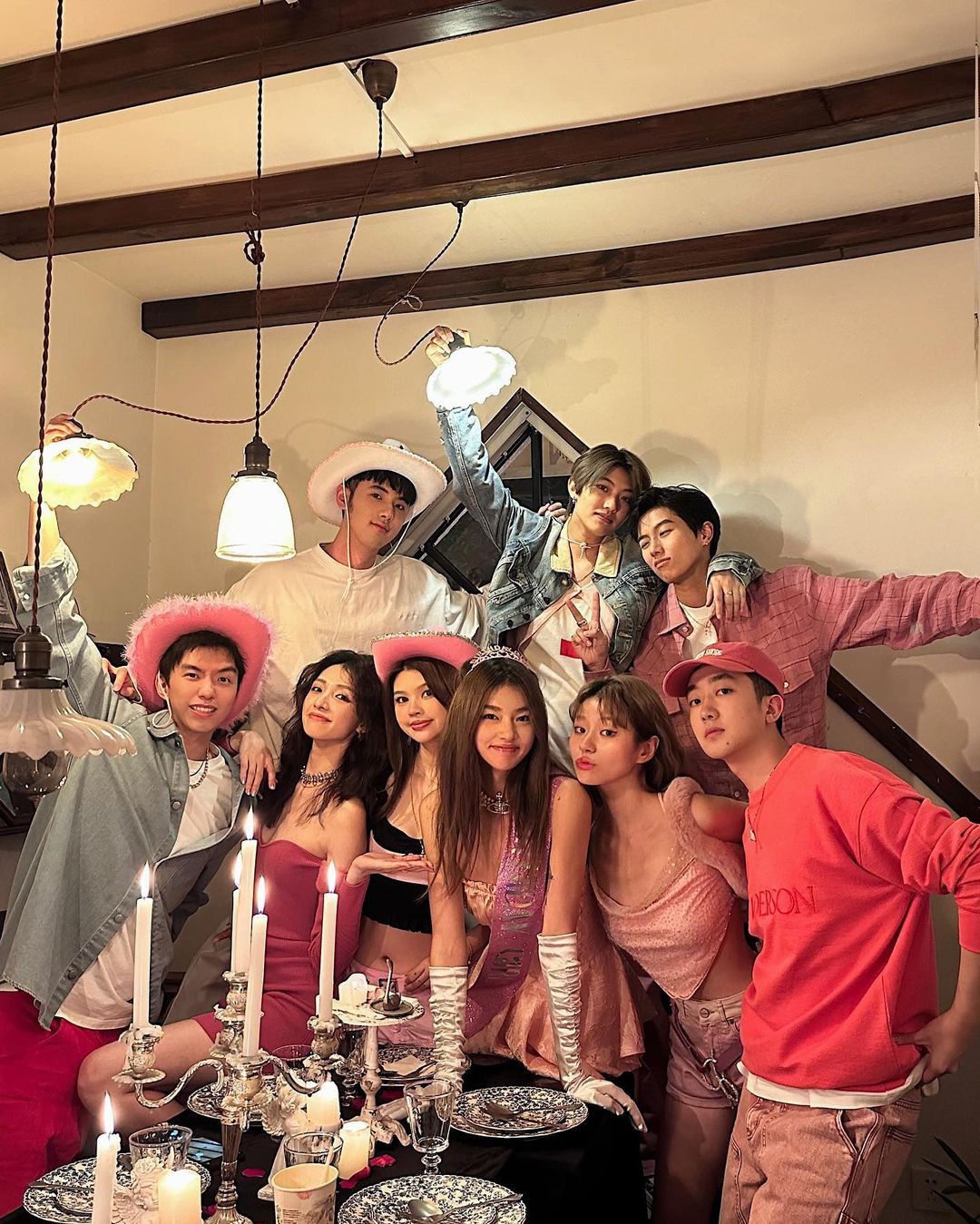 L&agrave;m 3 điều n&agrave;y ở tiệc cuối năm c&ocirc;ng ty, bạn sẽ bị g&aacute;n m&aacute;c EQ thấp- Ảnh 1.