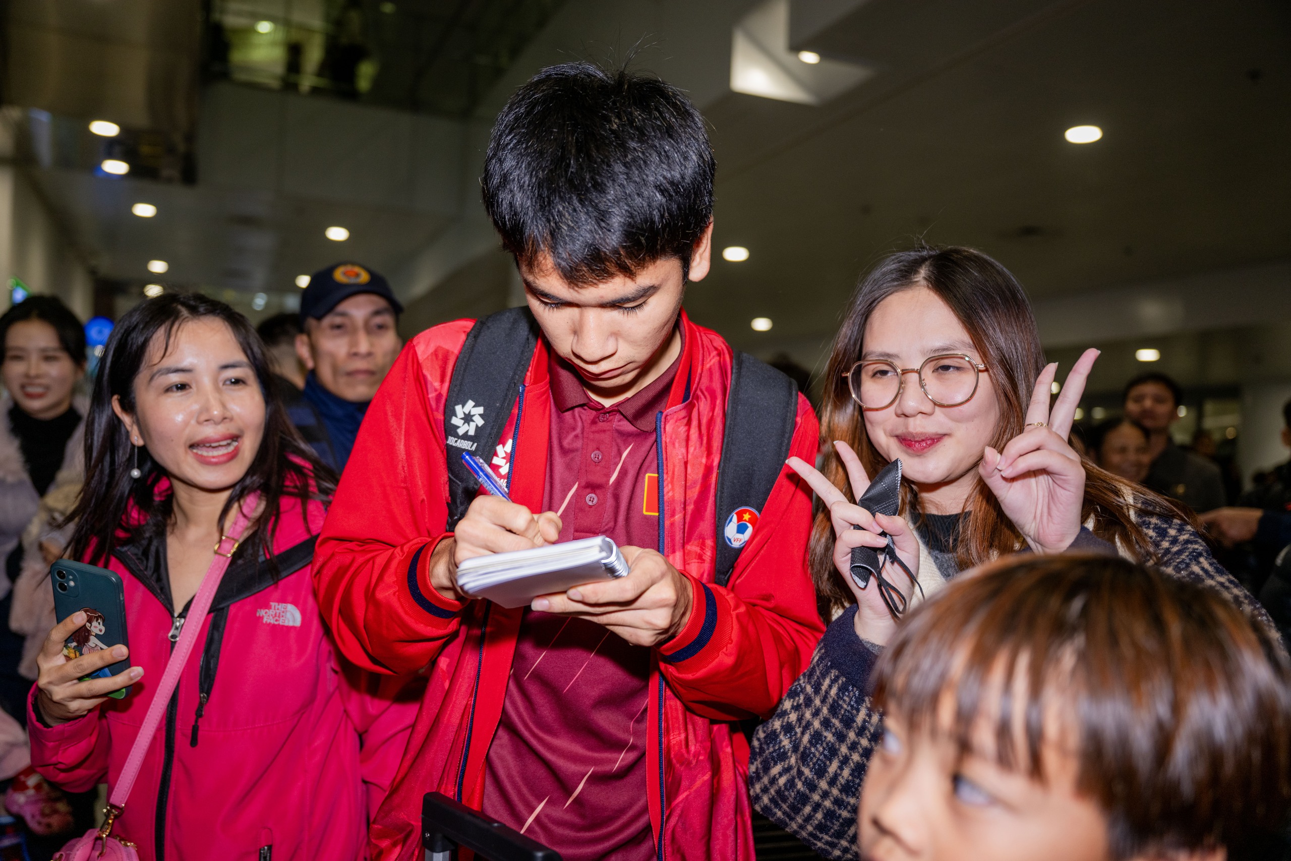 View - Chào đón những "chiến binh" U23 Việt Nam kiên cường mang huy chương đồng U23 châu Á về nước
