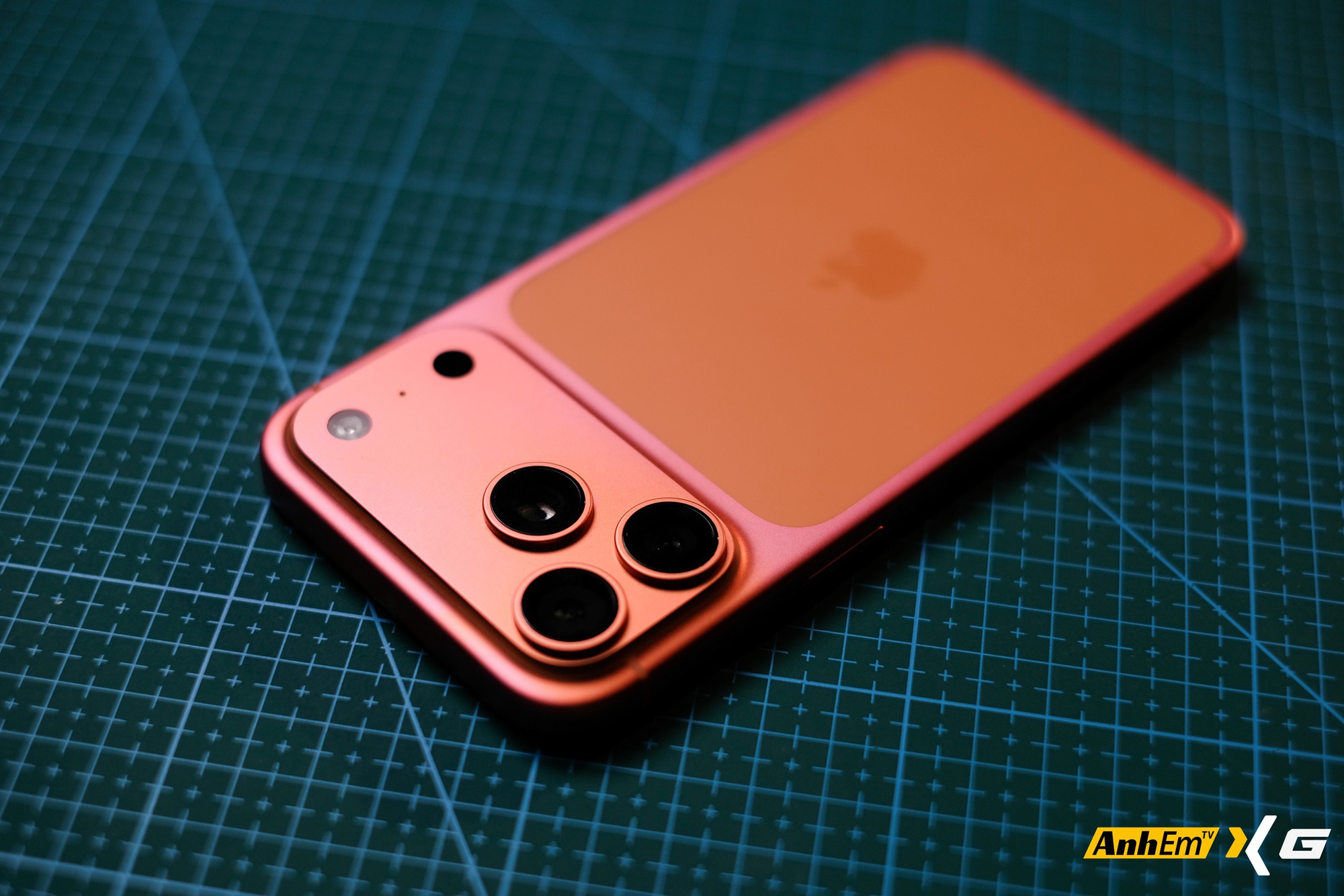 Tưởng chỉ l&agrave; "đồn tr&ecirc;n mạng", iPhone 17 Pro Max "đổi m&agrave;u" từ Cam sang Hồng nay đ&atilde; xuất hiện tại Việt Nam- Ảnh 6.