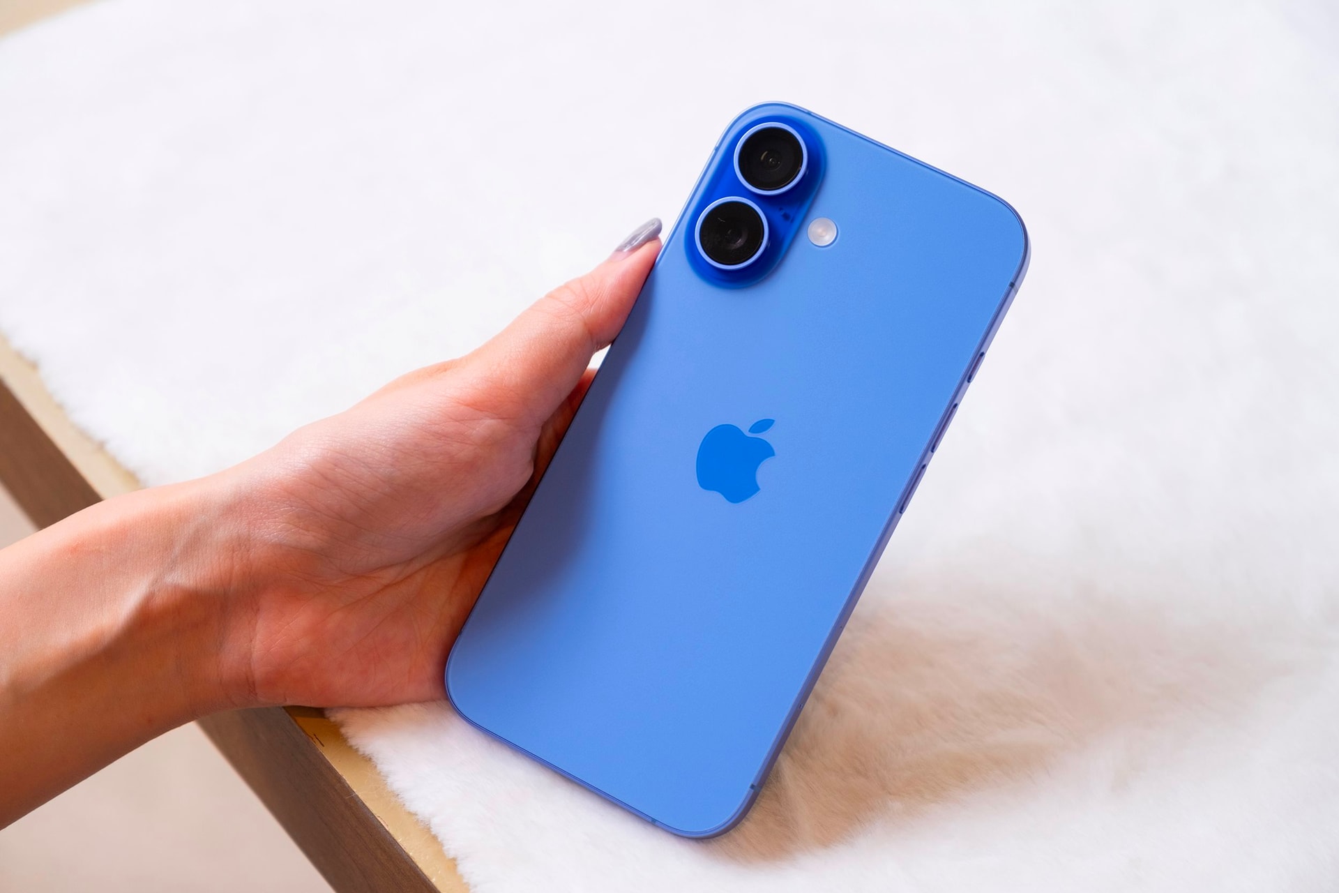 Chiếc iPhone đ&aacute;ng mua nhất dịp cận Tết, pin tr&acirc;u ngang ngửa 17 Pro Max gi&aacute; đang rẻ kỷ lục- Ảnh 2.