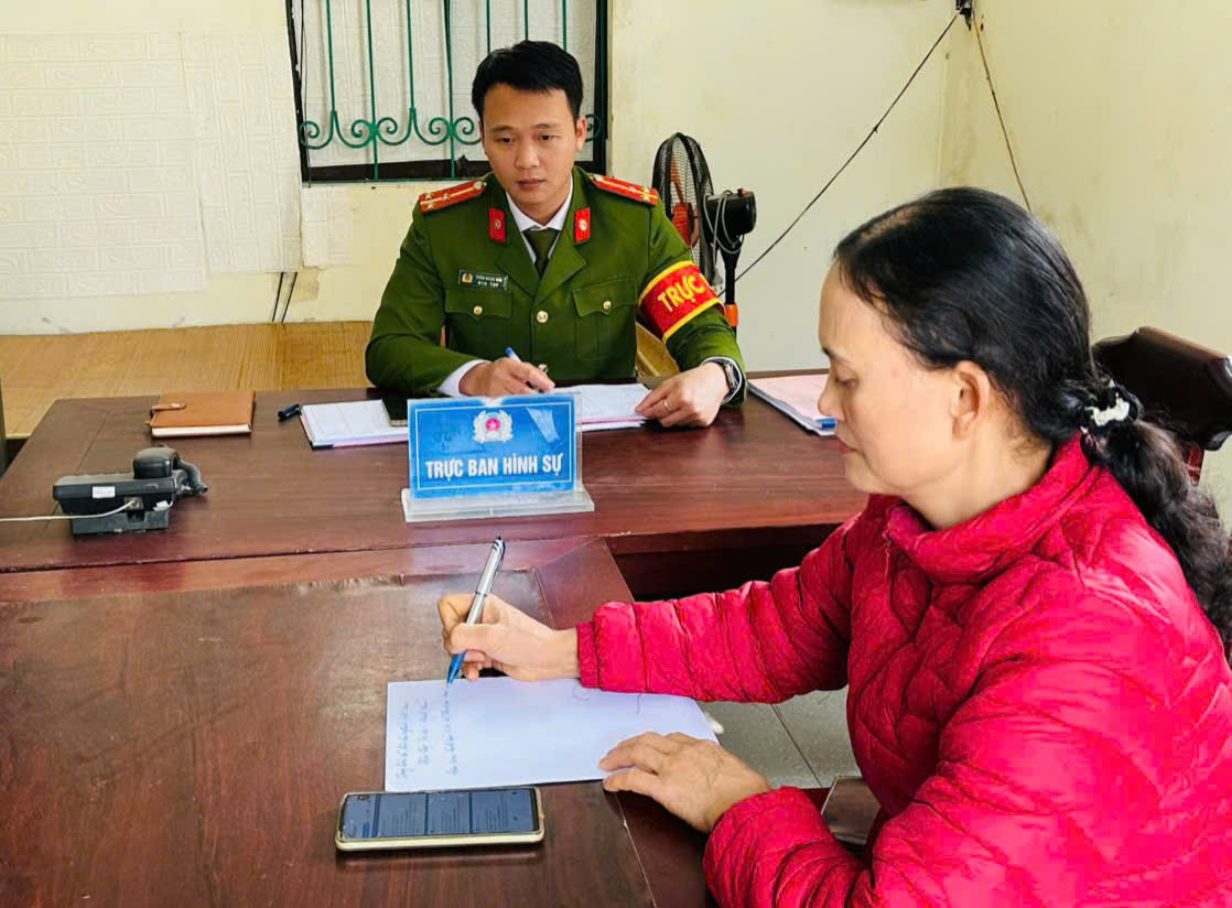 Ph&aacute;t hiện t&agrave;i khoản VietinBank iPay được cộng 107 triệu đồng, người lạ li&ecirc;n hệ nhờ trả lại tiền, người phụ nữ liền b&aacute;o c&ocirc;ng an- Ảnh 1.