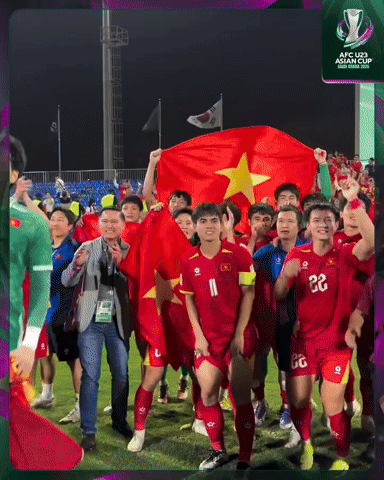 Cận cảnh U23 Việt Nam lao vào sân ăn mừng HCĐ châu Á cực sung, hát vang Cận cảnh U23 Việt Nam lao vào sân ăn mừng HCĐ châu Á cực sung, hát vang